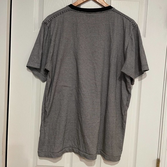 Disney Mickey Mouse Uniqlo Black & White Pin Stripe Short Sleeve Shirt Sz L - Picture 9 of 9